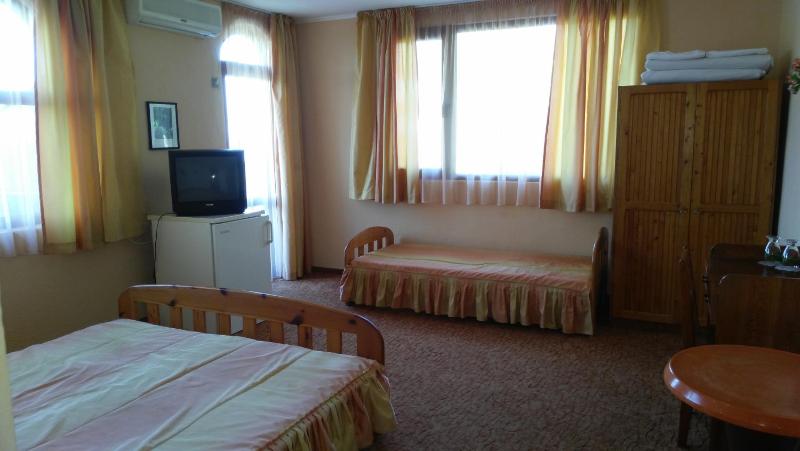 Triple Room with Balcony image 1