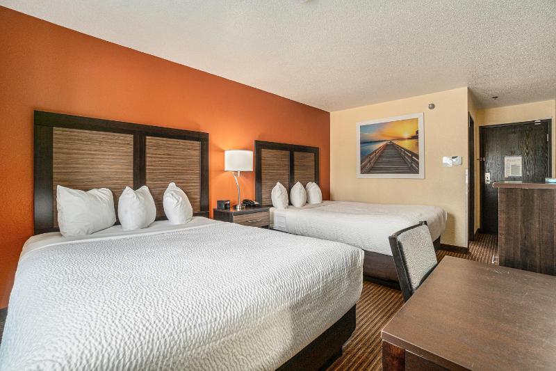 Queen Room with Two Queen Beds - Non-Smoking image 4