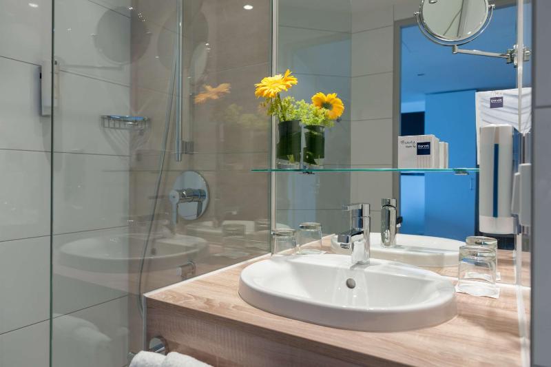 Essential Double or Twin Room image 3