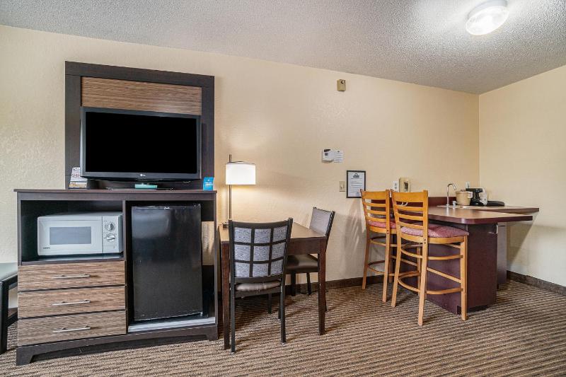 King Room with Hot Tub - Non-Smoking image 4