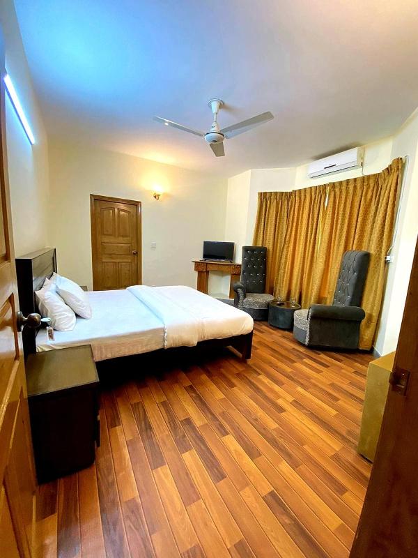 Deluxe Double Room (2 Adults + 1 Child) image 2