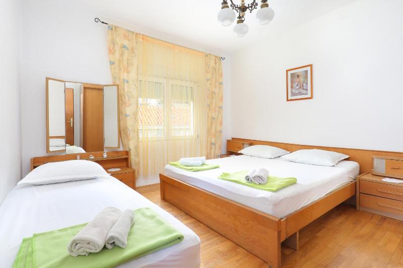 Apartments by the sea Orij Omis - 7534 - image 6
