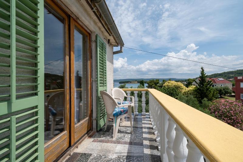 Studio with Balcony and Sea View image 3