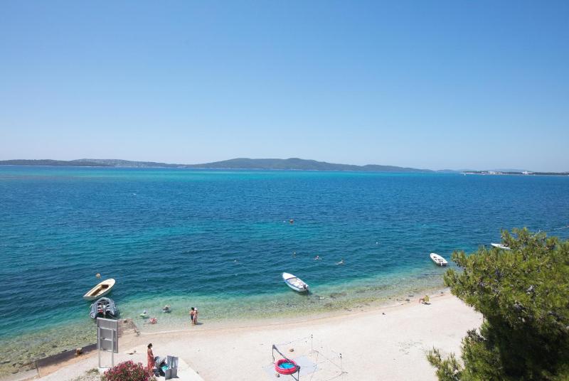One-Bedroom Apartment with Balcony and Sea View image 2