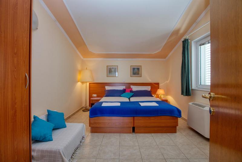 One-Bedroom Apartment with Balcony and Sea View image 1