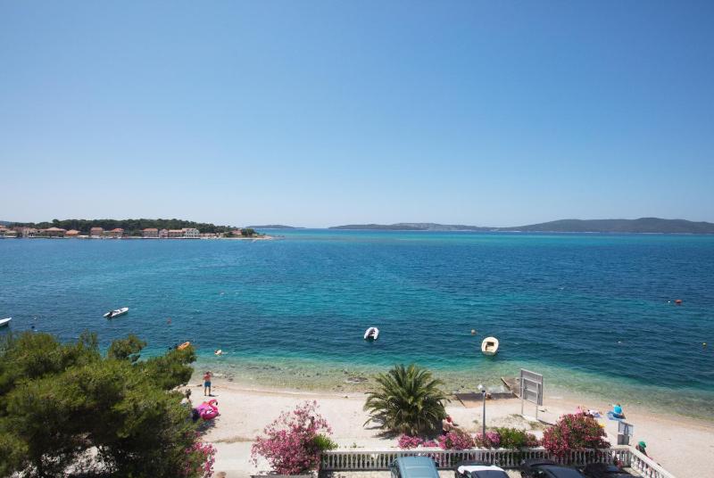 One-Bedroom Apartment with Balcony and Sea View image 2