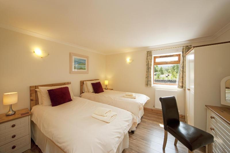 Three-Bedroom Cottage - MacKinnon image 4