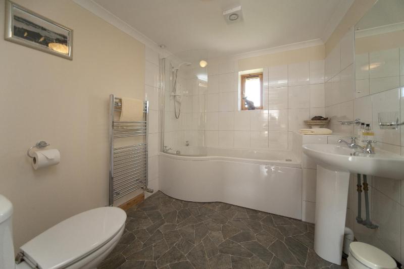 Three-Bedroom Cottage - MacKinnon image 3