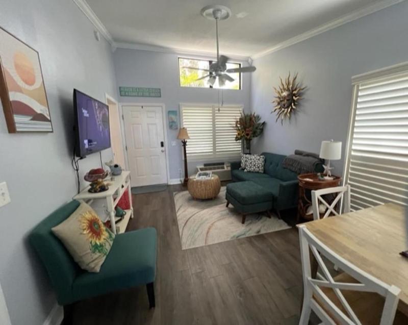Dolphin Cove Cottage -22 & Pet Friendly! - image 8