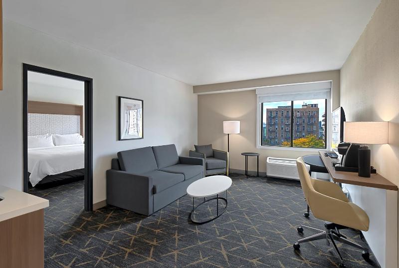 King Suite with Sofa Bed image 3
