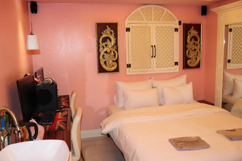 Hotel Marigold - image 20