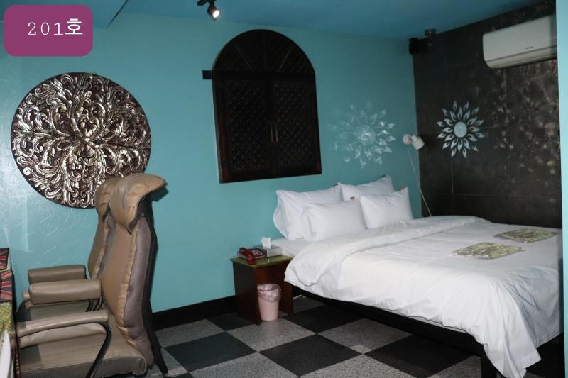 Hotel Marigold - image 27