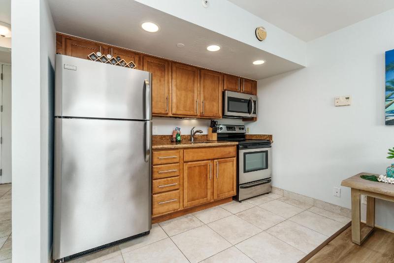 Royal Kahana 702 Studio Condo - image 4