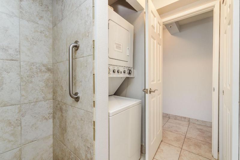 Royal Kahana 702 Studio Condo - image 8