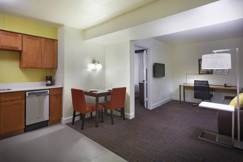 Executive One-Bedroom Suite image 3