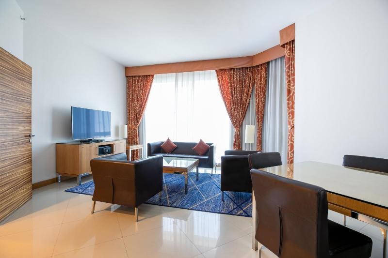 1 Bedroom Suite, 1 King with complimentary shuttle service to Dubai Mall & Kite Beach image 2