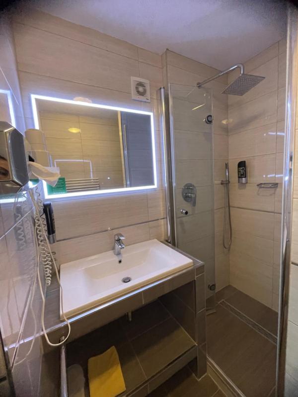 Double Room image 2