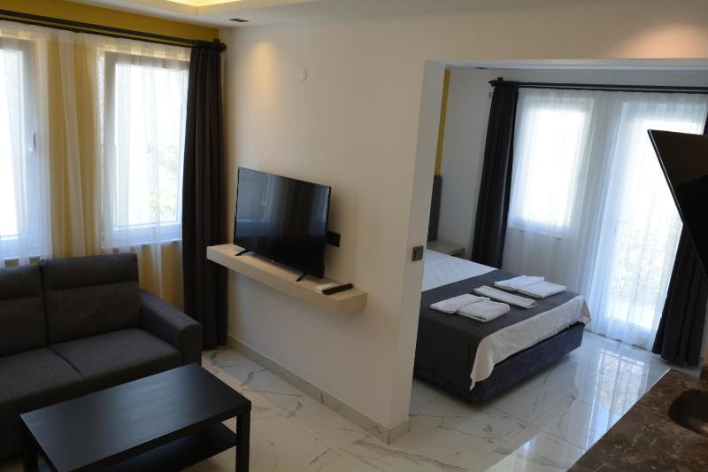 Leonis Hotel - image 6