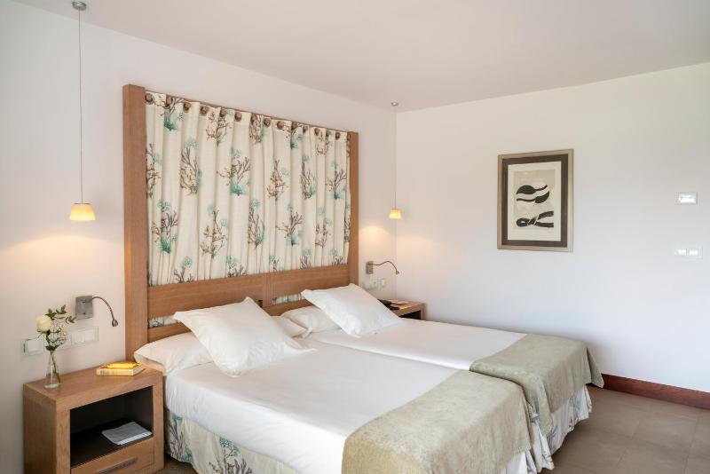 Standard Double or Twin Room (3 Adults) image 4
