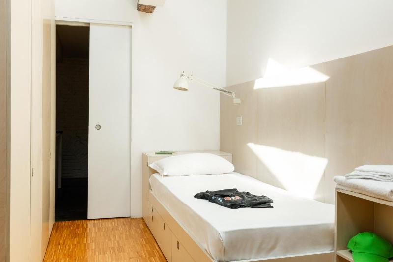 Superior Twin Room image 4