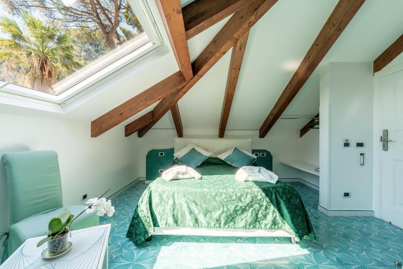 Junior Suite Quadruple Room with Sea View and external Terrace image 2