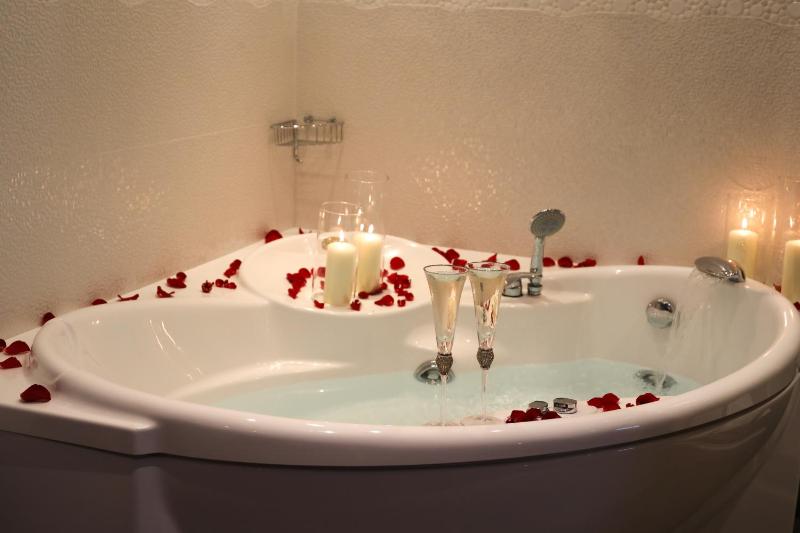 Deluxe Suite image 3
