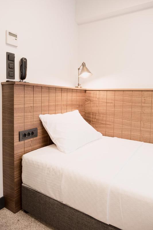 Standard Single Room image 4