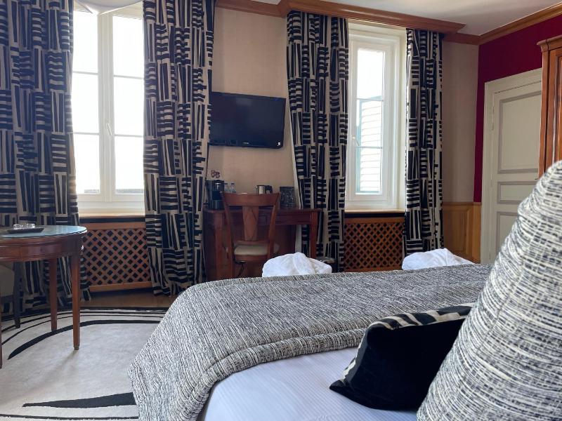 Deluxe Double Room image 3