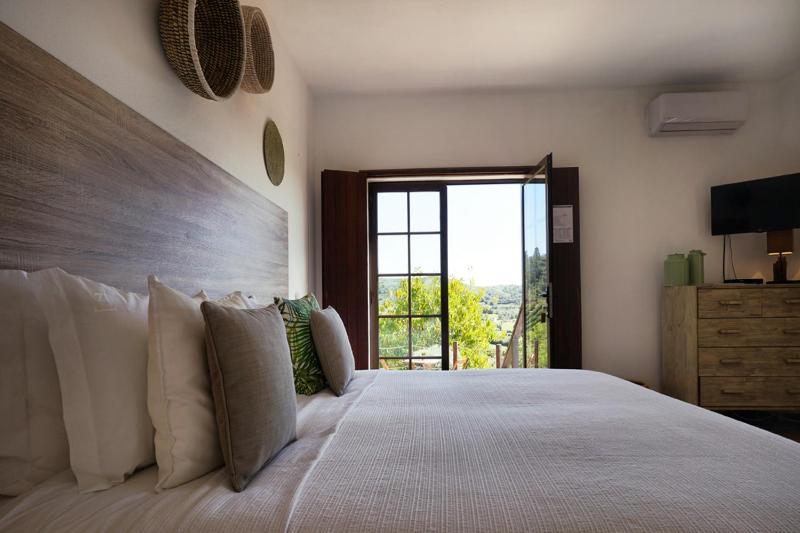 Superior Double or Twin Room with Garden View image 4
