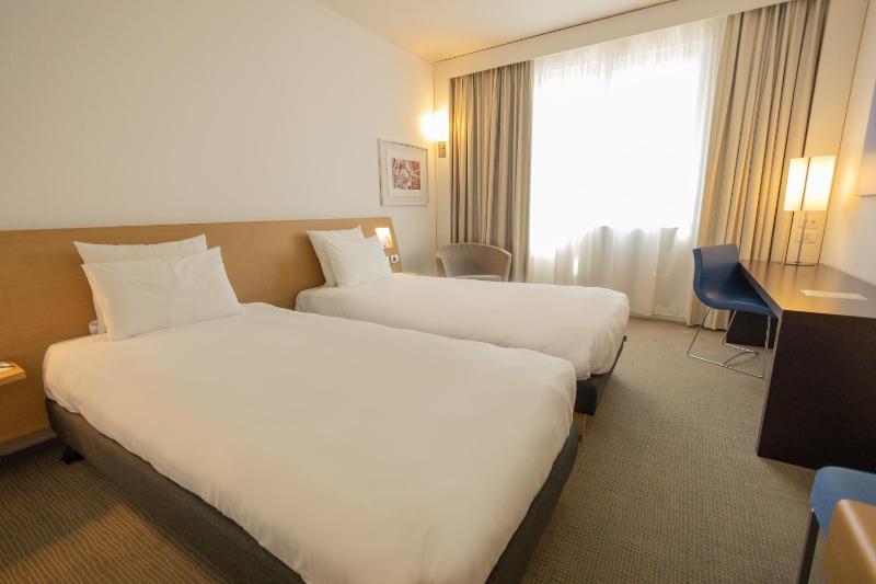 Superior Twin Room image 4