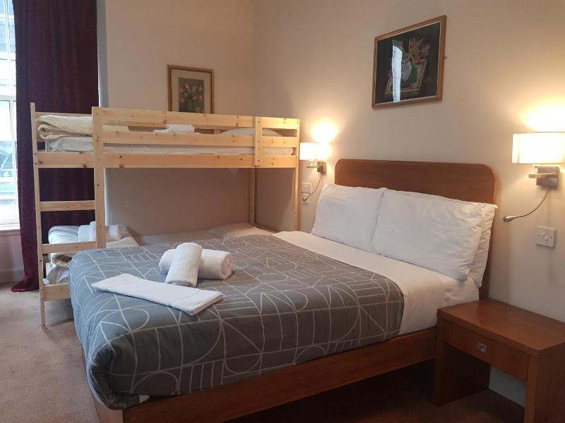 Quadruple Room image 4
