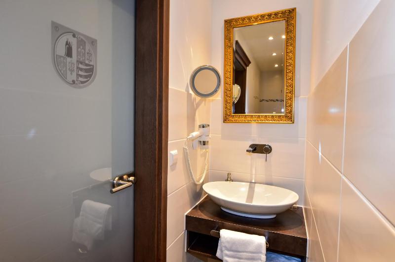Double Room Modern image 3