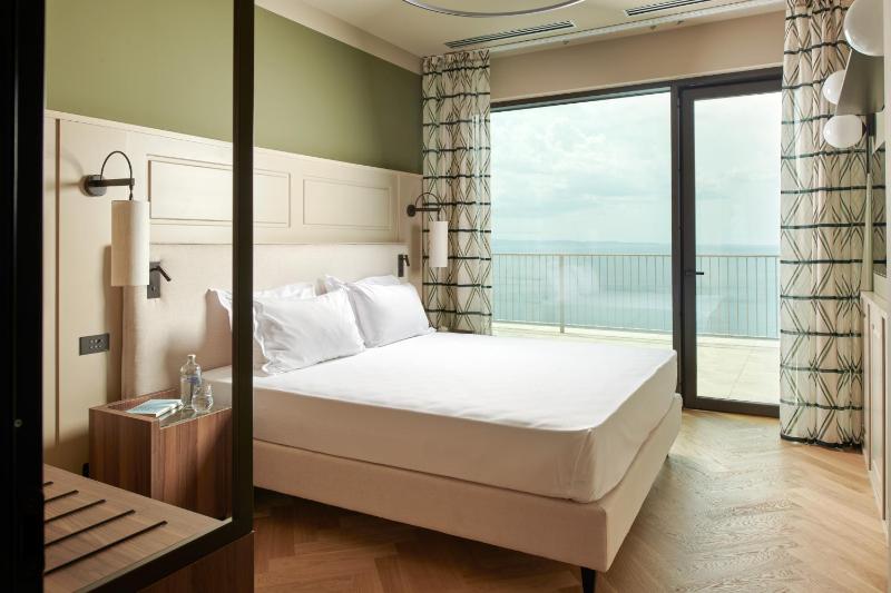 Maximilian Suites - image 7