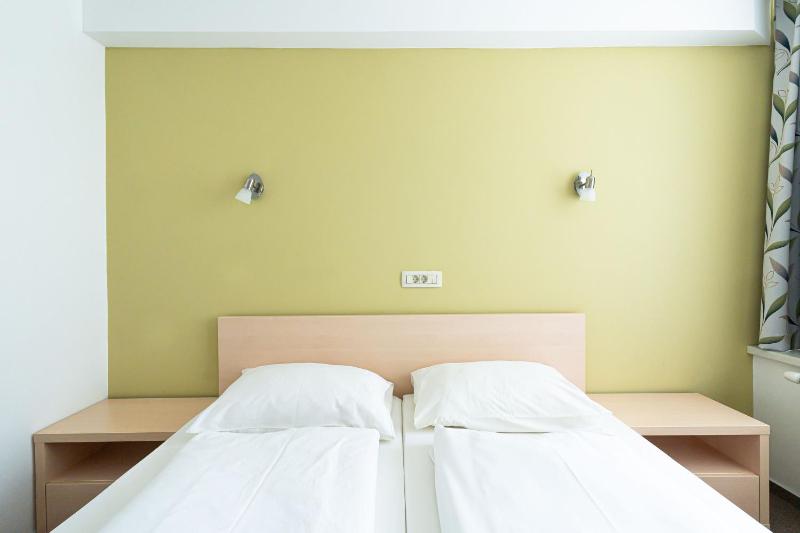 Quadruple Room image 4