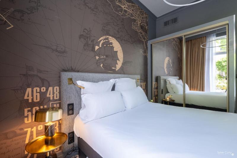 Standard Double Room image 2