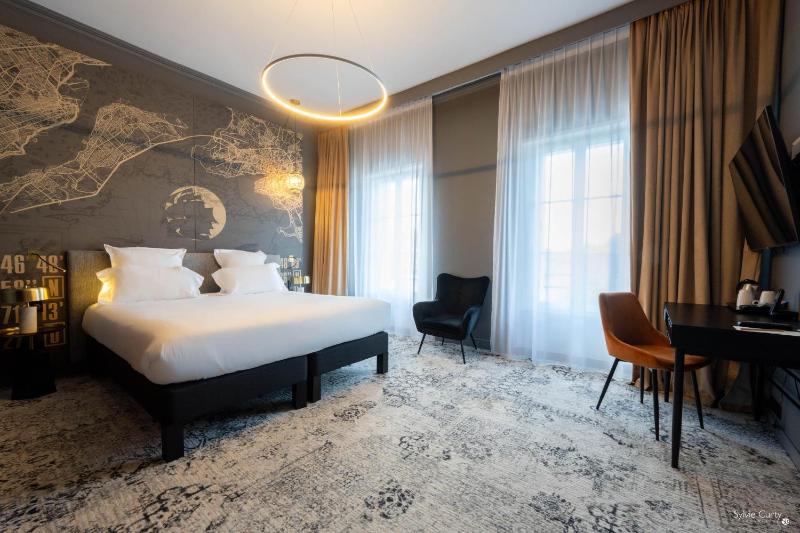 Deluxe Double Room image 4