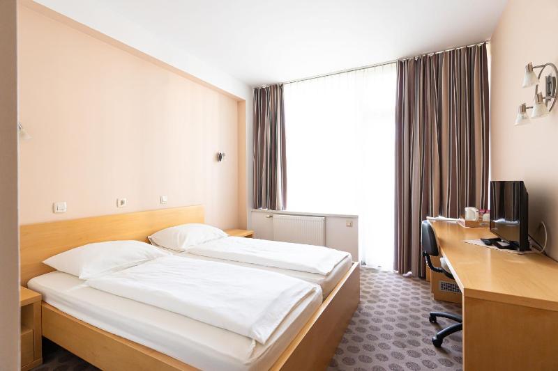 Comfort Double Room with Balcony image 4