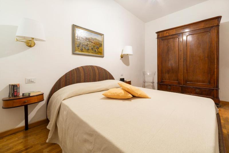Santa Croce suite with a stunning view - image 2