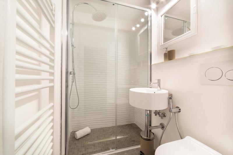 Santa Croce suite with a stunning view - image 12