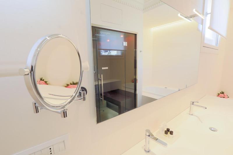 Junior Suite with Sea View image 3