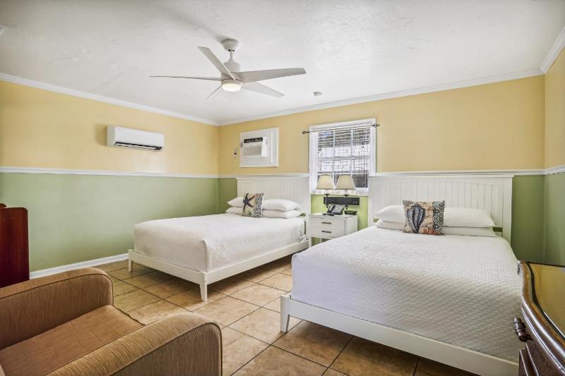 Double Room with Two Double Beds image 4