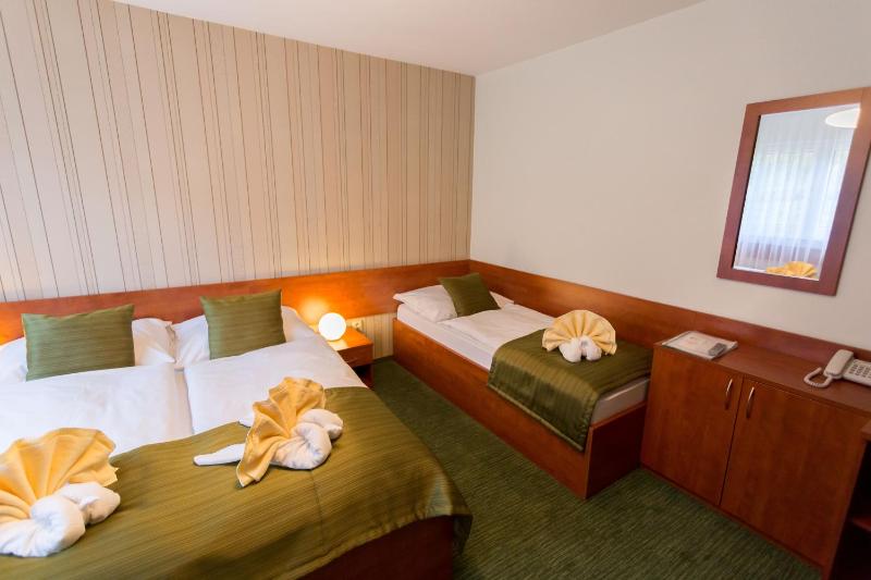 Triple Room image 2