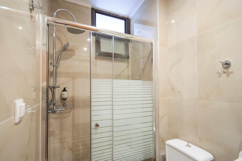 Superior Quadruple Room image 2