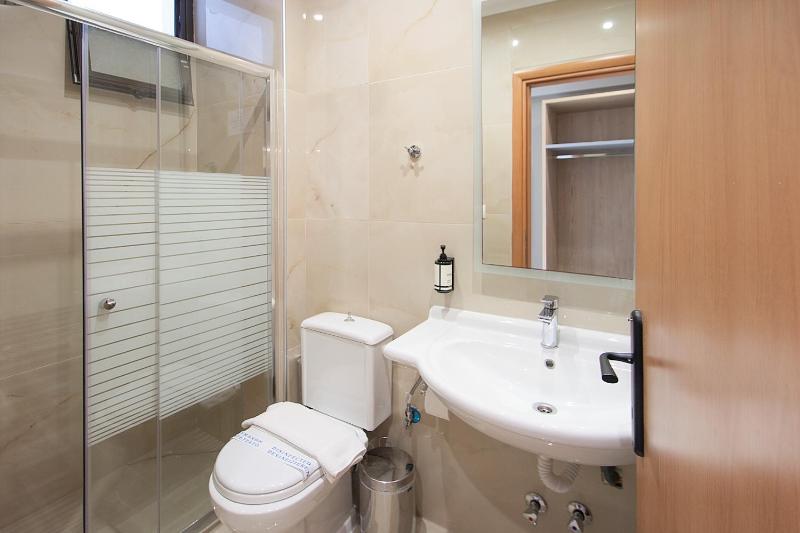 Superior Quadruple Room image 3