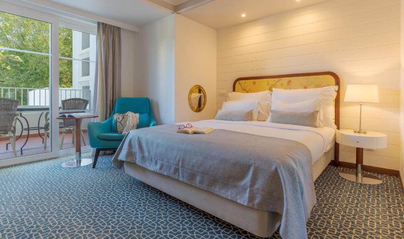 Double or Twin Room with Garden View image 4