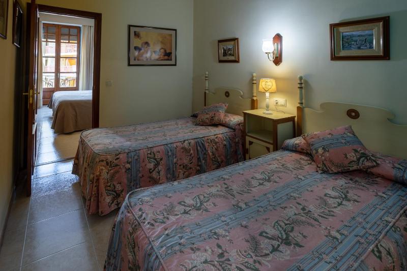 Quadruple Room image 4