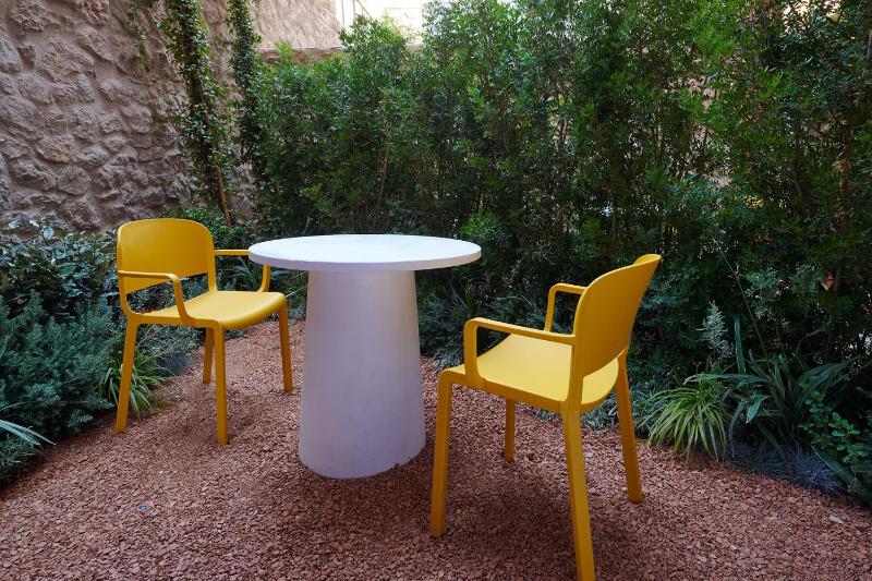 Deluxe Double or Twin Room with Garden View image 4