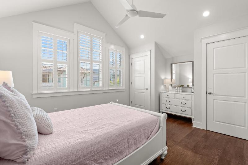 Carefree Cottage - 46 E Seacrest Blvd - image 33
