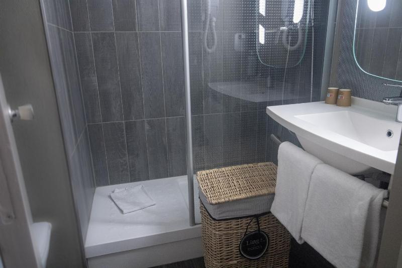 Superior Room with One Double Bed image 2
