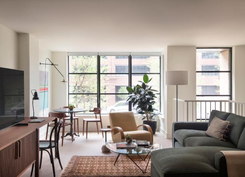 Two Bedroom Two-Level Townhome + Private Entrance image 4
